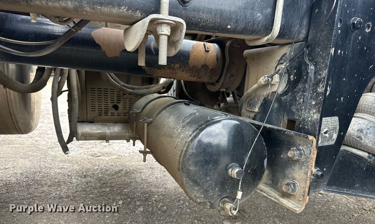 image for item DS3634 2022 Peterbilt 389 semi truck