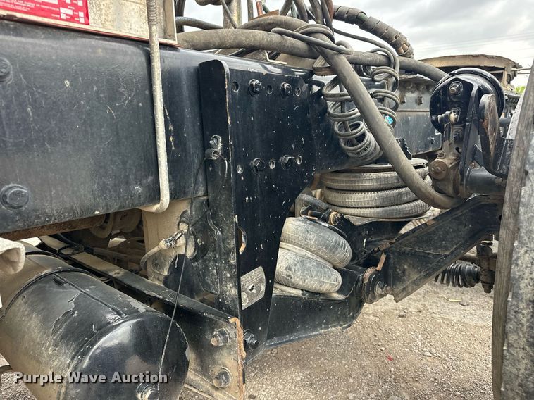 image for item DS3634 2022 Peterbilt 389 semi truck