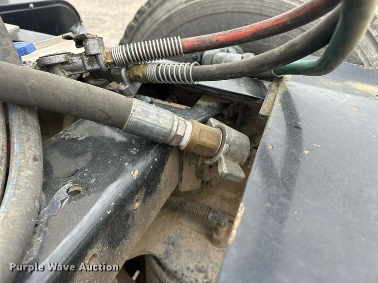 image for item DS3634 2022 Peterbilt 389 semi truck