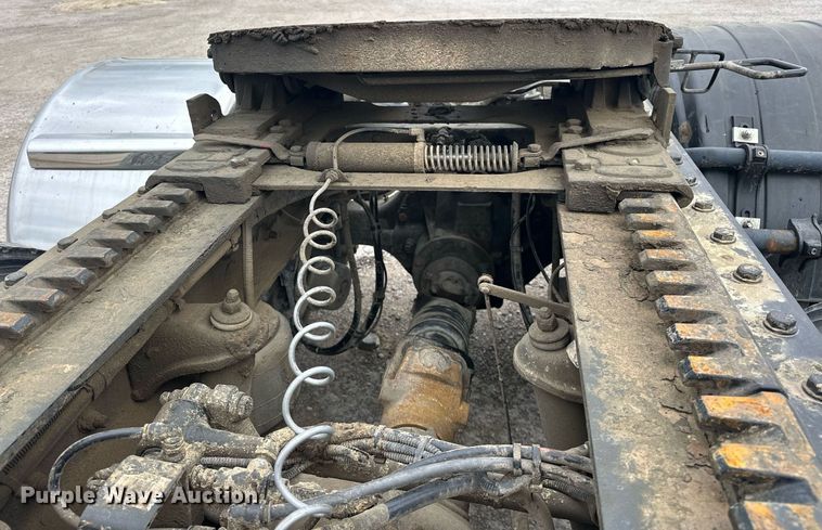 image for item DS3634 2022 Peterbilt 389 semi truck