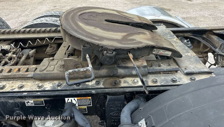 image for item DS3634 2022 Peterbilt 389 semi truck