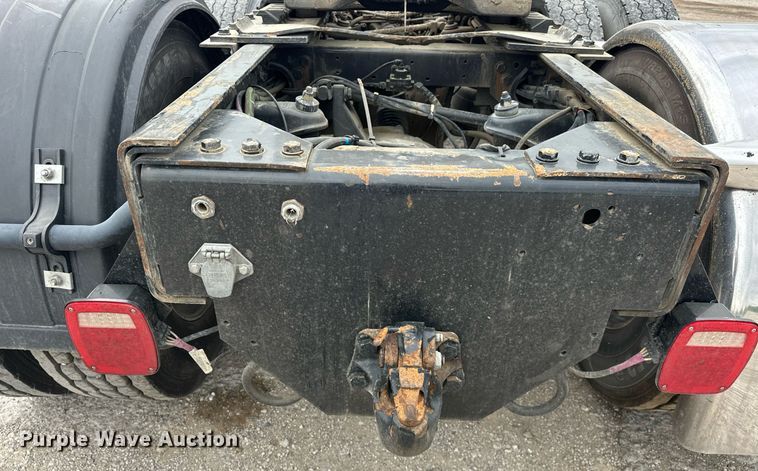 image for item DS3634 2022 Peterbilt 389 semi truck