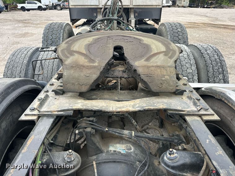 image for item DS3634 2022 Peterbilt 389 semi truck