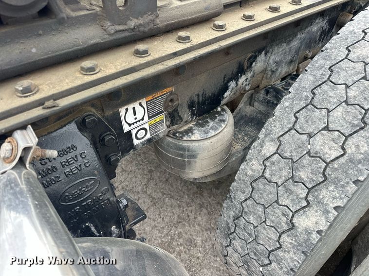 image for item DS3634 2022 Peterbilt 389 semi truck