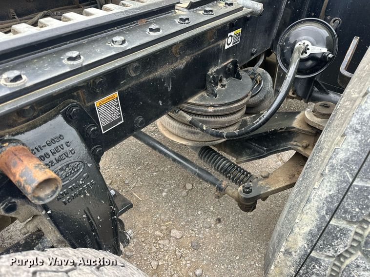 image for item DS3634 2022 Peterbilt 389 semi truck