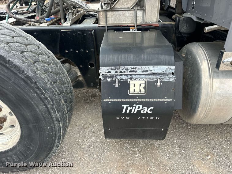 image for item DS3634 2022 Peterbilt 389 semi truck