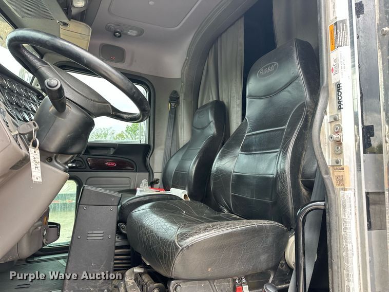 image for item DS3634 2022 Peterbilt 389 semi truck