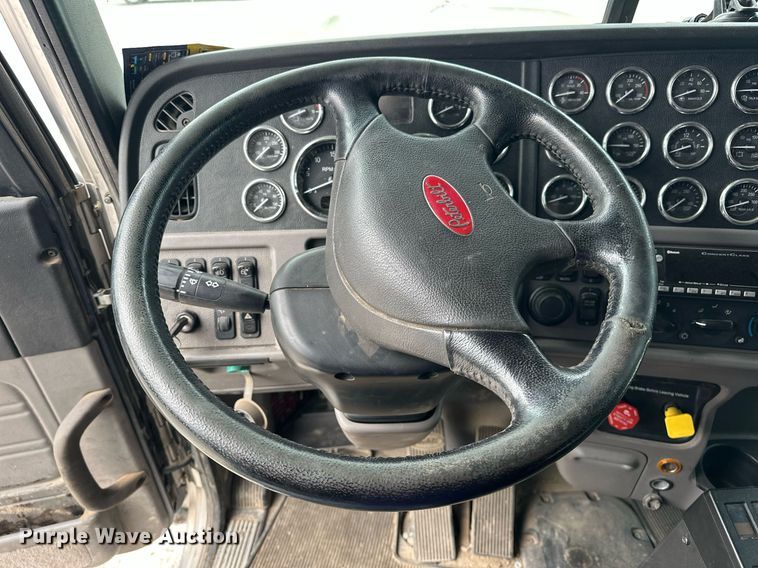 image for item DS3634 2022 Peterbilt 389 semi truck