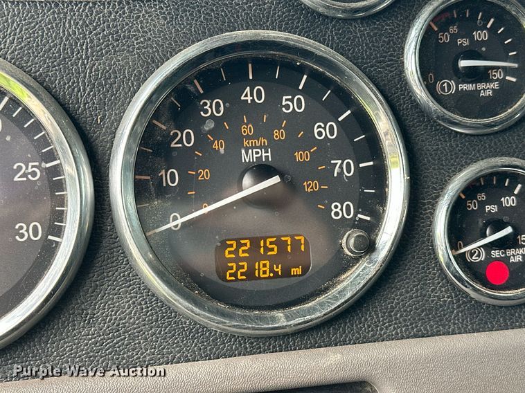 image for item DS3634 2022 Peterbilt 389 semi truck