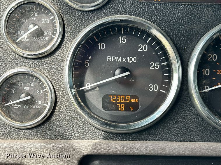 image for item DS3634 2022 Peterbilt 389 semi truck