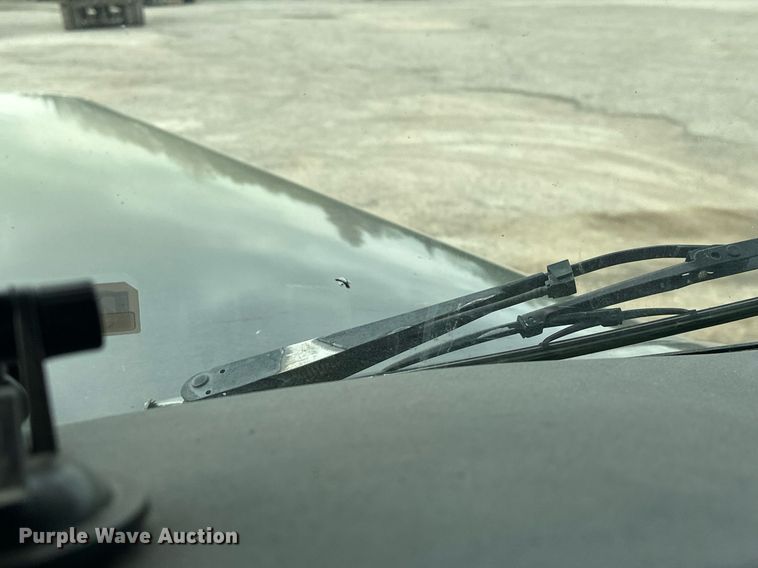 image for item DS3634 2022 Peterbilt 389 semi truck