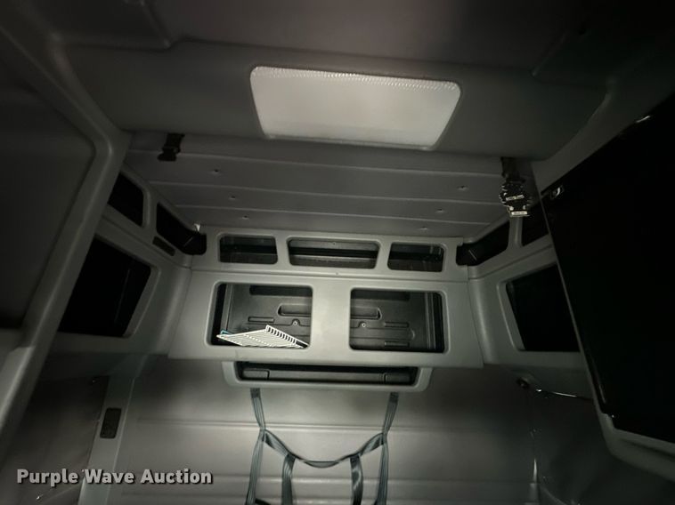 image for item DS3634 2022 Peterbilt 389 semi truck