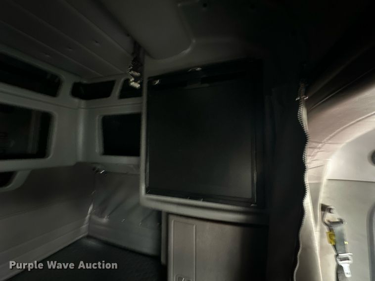 image for item DS3634 2022 Peterbilt 389 semi truck