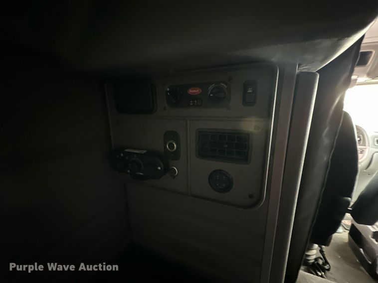 image for item DS3634 2022 Peterbilt 389 semi truck