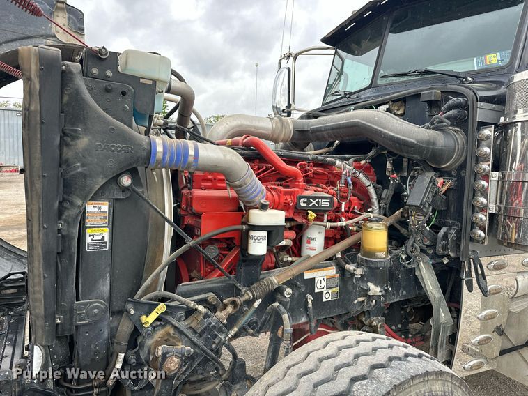 image for item DS3634 2022 Peterbilt 389 semi truck