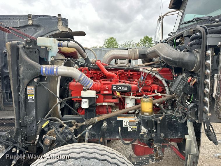 image for item DS3634 2022 Peterbilt 389 semi truck