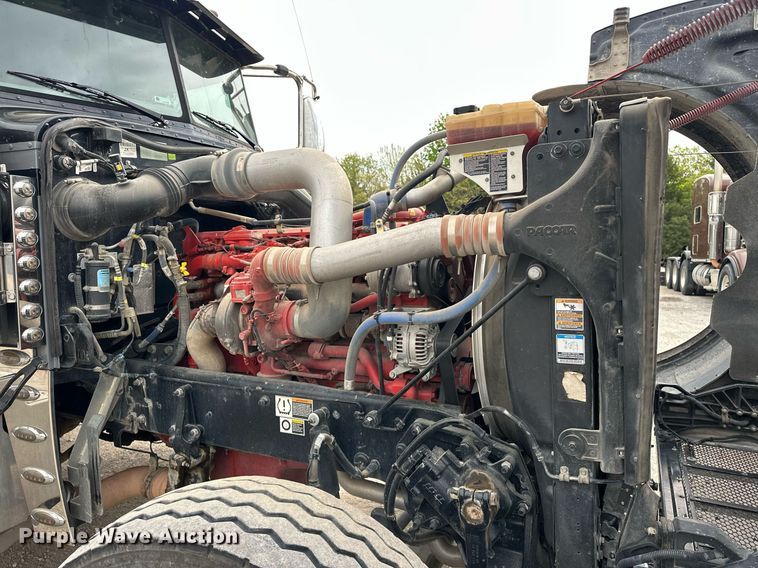 image for item DS3634 2022 Peterbilt 389 semi truck