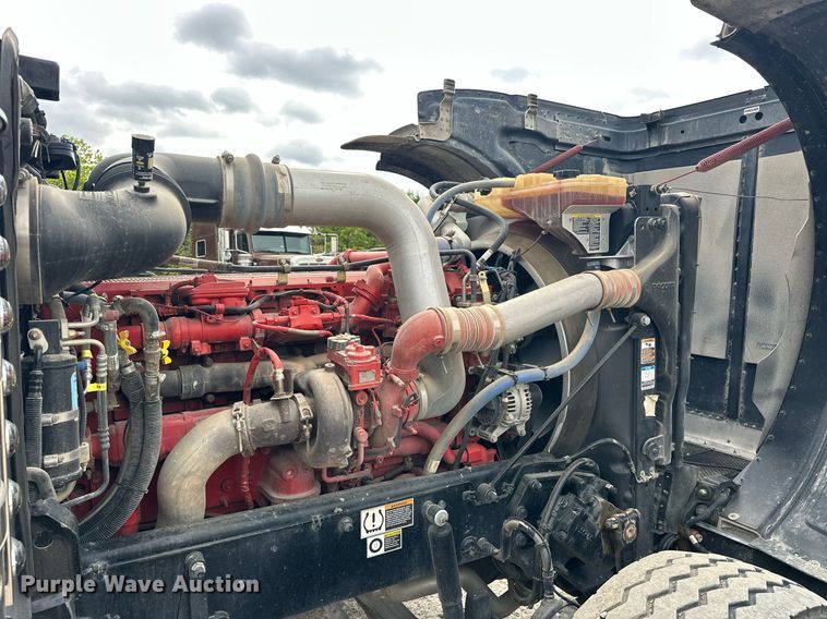 image for item DS3634 2022 Peterbilt 389 semi truck