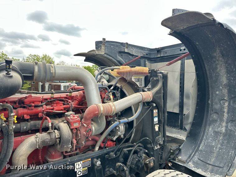 image for item DS3634 2022 Peterbilt 389 semi truck