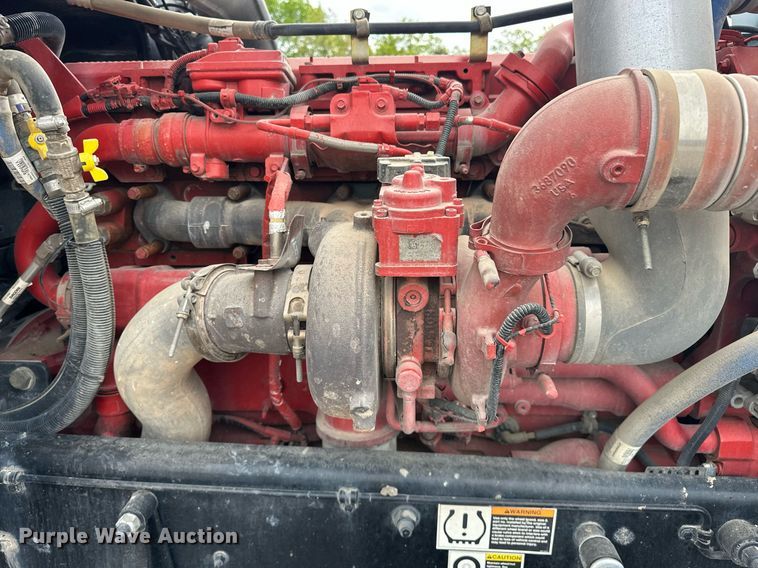 image for item DS3634 2022 Peterbilt 389 semi truck