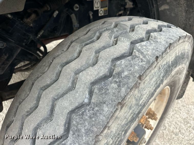 image for item DS3634 2022 Peterbilt 389 semi truck