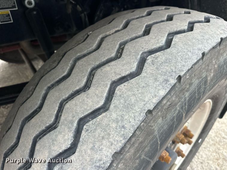 image for item DS3634 2022 Peterbilt 389 semi truck