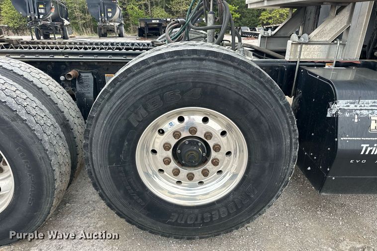 image for item DS3634 2022 Peterbilt 389 semi truck