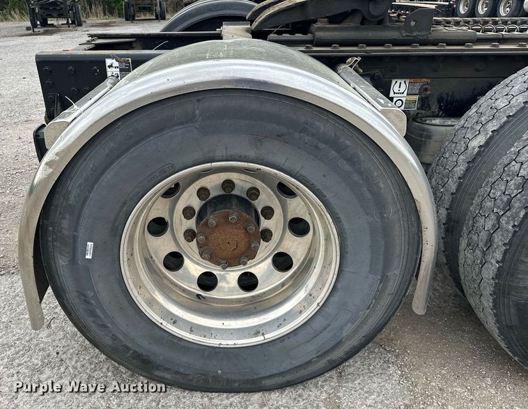 image for item DS3634 2022 Peterbilt 389 semi truck