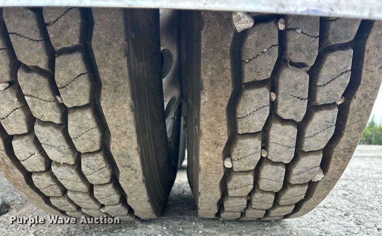 image for item DS3634 2022 Peterbilt 389 semi truck