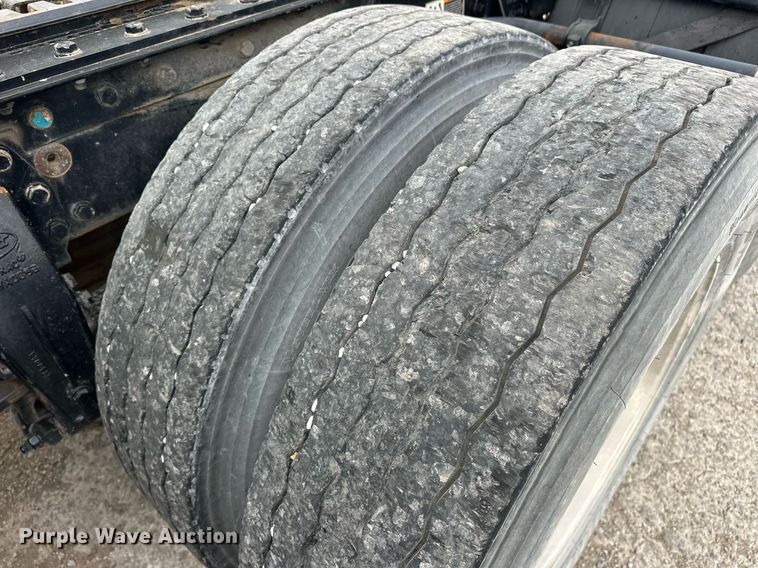 image for item DS3634 2022 Peterbilt 389 semi truck