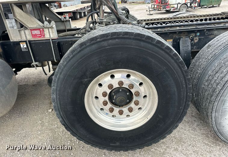 image for item DS3634 2022 Peterbilt 389 semi truck