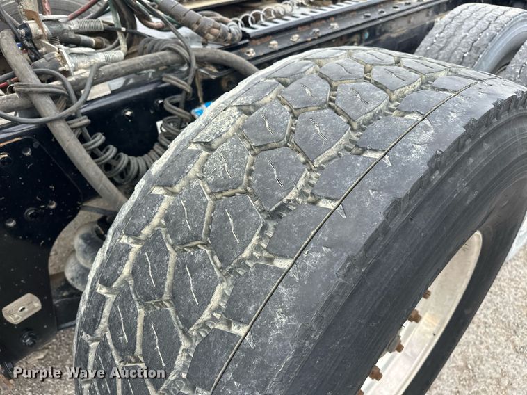 image for item DS3634 2022 Peterbilt 389 semi truck