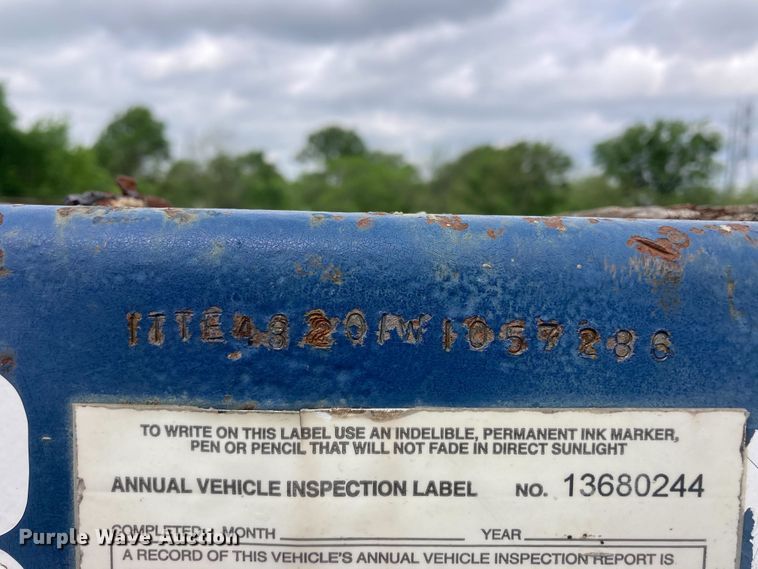 image for item DS3692 1998 Transcraft Trailers drop deck trailer