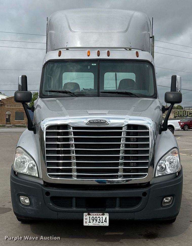 image for item DS4275 2014 Freightliner Casadia semi truck