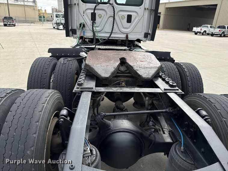 image for item DS4275 2014 Freightliner Casadia semi truck