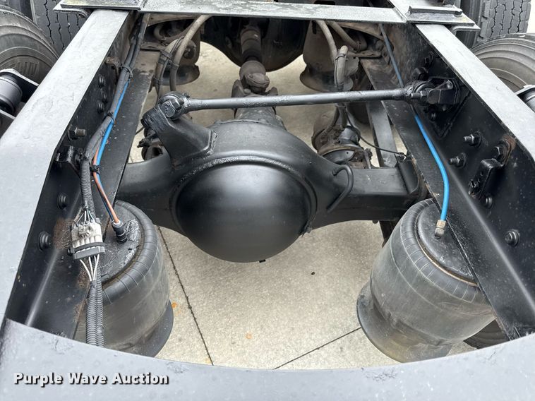 image for item DS4275 2014 Freightliner Casadia semi truck