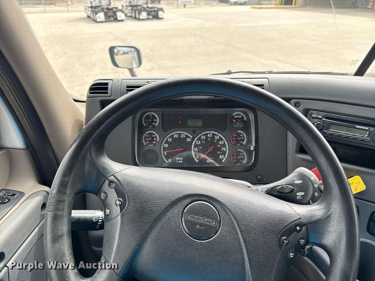 image for item DS4275 2014 Freightliner Casadia semi truck