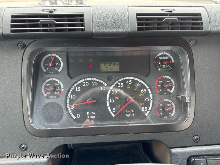 image for item DS4275 2014 Freightliner Casadia semi truck