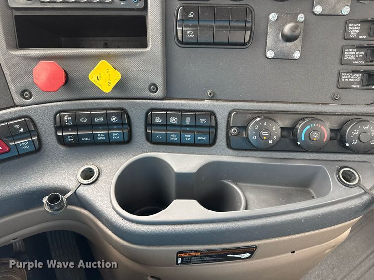 image for item DS4275 2014 Freightliner Casadia semi truck