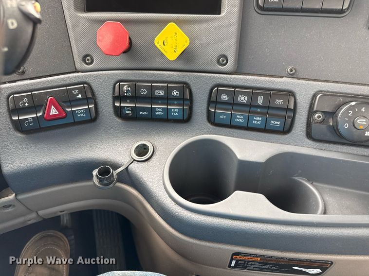 image for item DS4275 2014 Freightliner Casadia semi truck