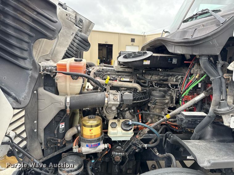 image for item DS4275 2014 Freightliner Casadia semi truck