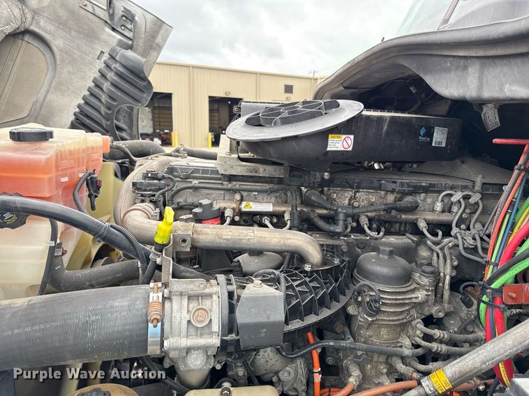 image for item DS4275 2014 Freightliner Casadia semi truck