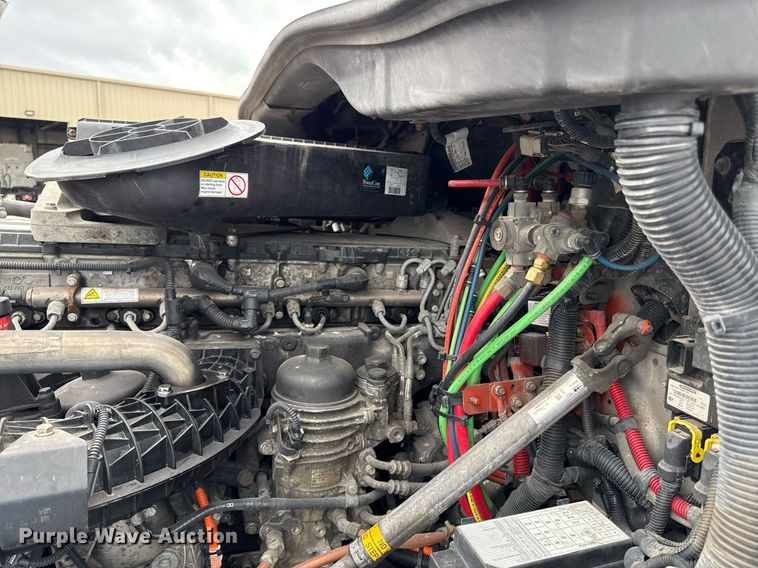 image for item DS4275 2014 Freightliner Casadia semi truck