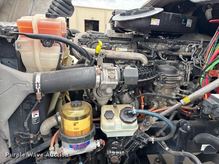 image for item DS4275 2014 Freightliner Casadia semi truck