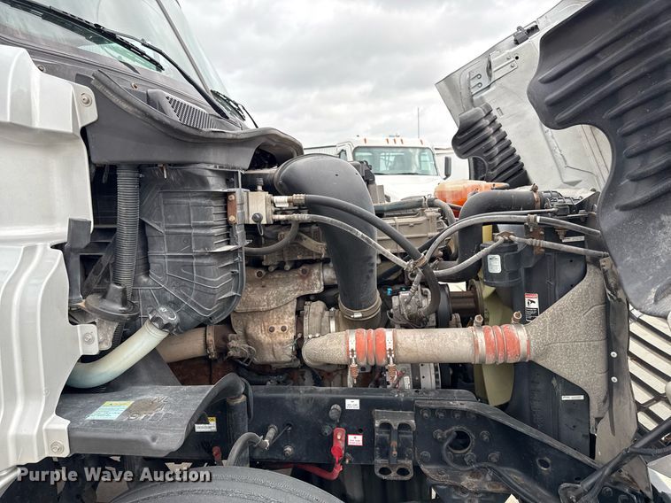 image for item DS4275 2014 Freightliner Casadia semi truck