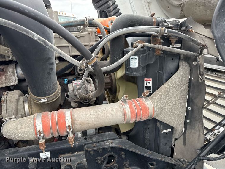 image for item DS4275 2014 Freightliner Casadia semi truck