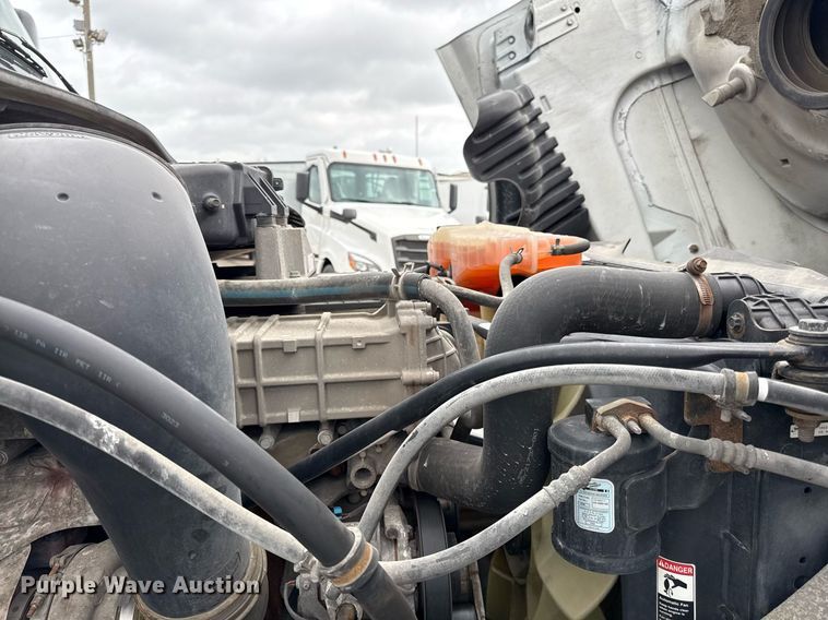 image for item DS4275 2014 Freightliner Casadia semi truck