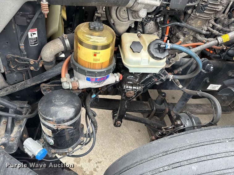 image for item DS4275 2014 Freightliner Casadia semi truck