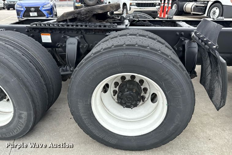 image for item DS4275 2014 Freightliner Casadia semi truck