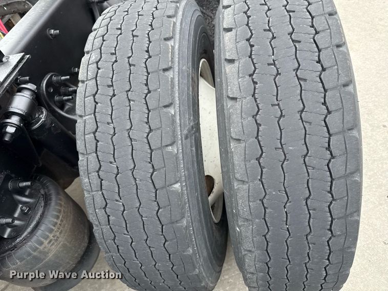 image for item DS4275 2014 Freightliner Casadia semi truck